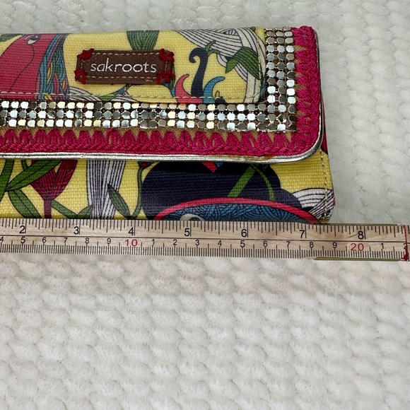 The Sak SakRoots yellow peace birds trifold wallet Sequin and embroidered trim - Picture 8 of 9
